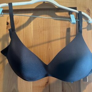 Brand new with tags Skims bra 36D
